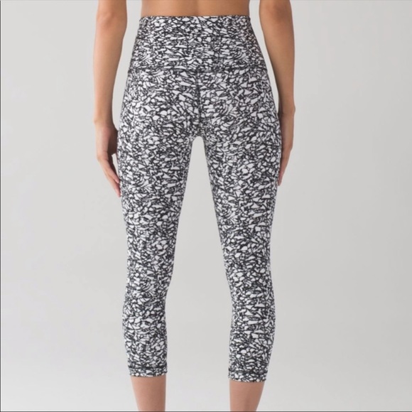 Lululemon Wunder Under Crop - Picture 4 of 10